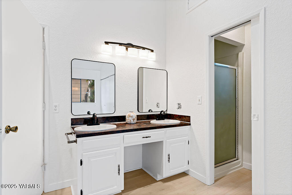 4401 Henning Street Yakima, WA 98901 - Photo 16 of 24 primary bathroom