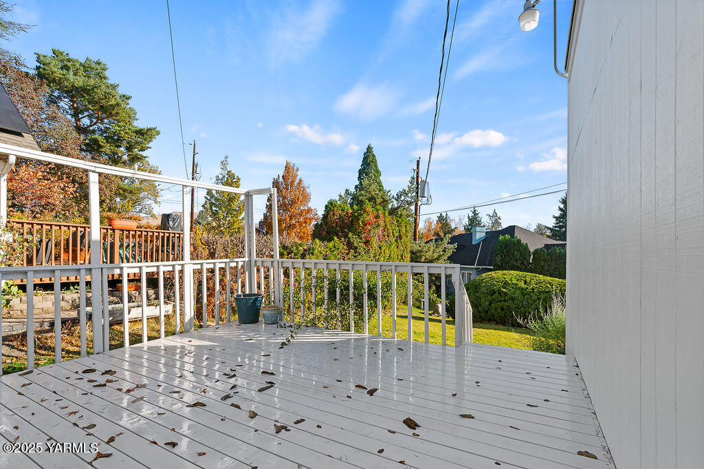 4401 Henning Street Yakima, WA 98901 - Photo 21 of 24 back deck