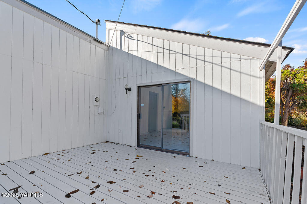 4401 Henning Street Yakima, WA 98901 - Photo 22 of 24 back deck 2
