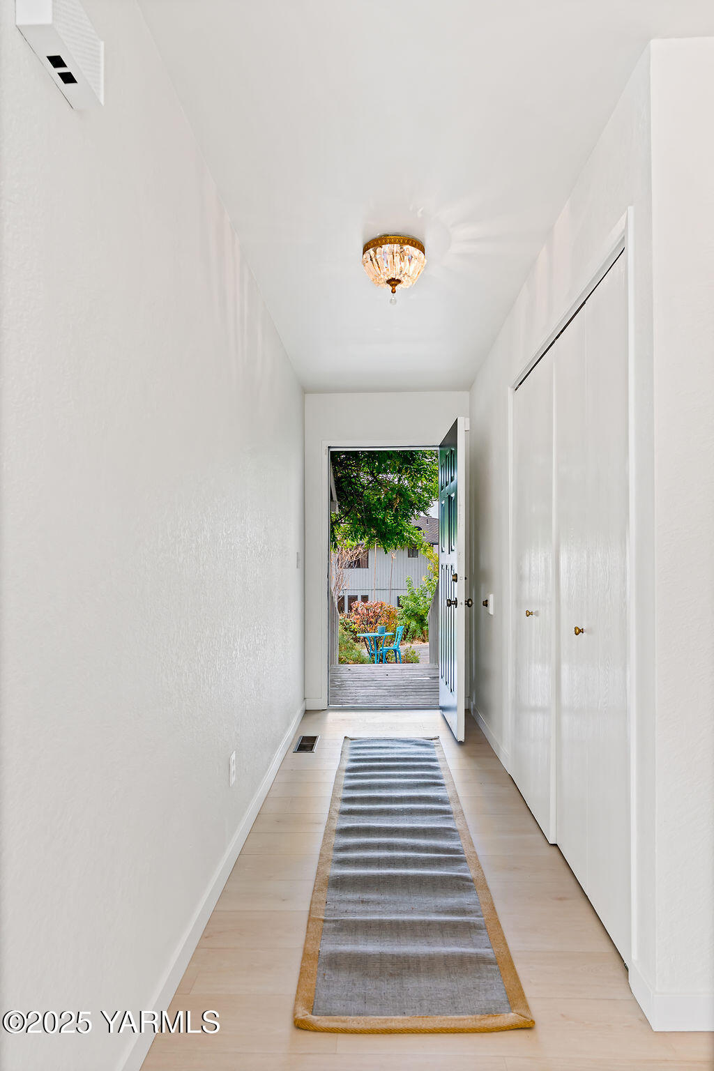 4401 Henning Street Yakima, WA 98901 - Photo 10 of 24 entryway