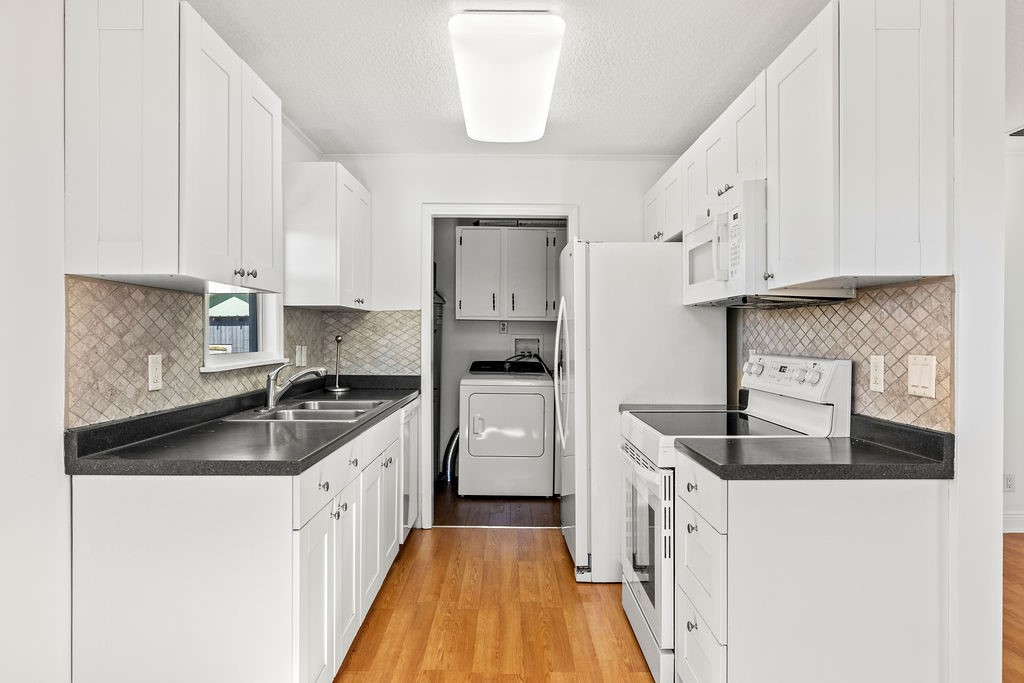 344 13th Place Southwest Vero Beach, FL 32962 - Photo 11 of 30 a kitchen with granite countertop a sink and refrigerator