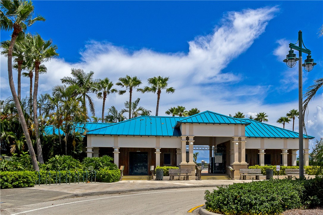 344 13th Place Southwest Vero Beach, FL 32962 - Photo 29 of 30 a view of a building with a garden