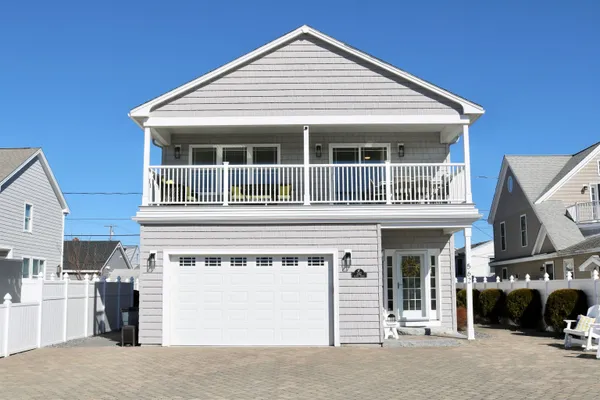 $1,895,000 | 562 Nashua Street, Seabrook, NH 03874