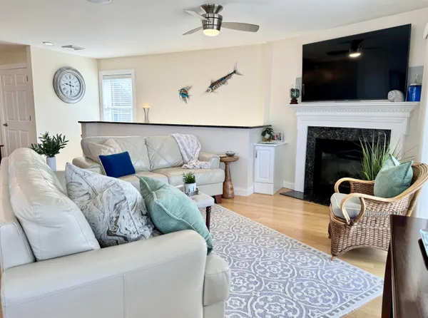$1,895,000 | 562 Nashua Street, Seabrook, NH 03874