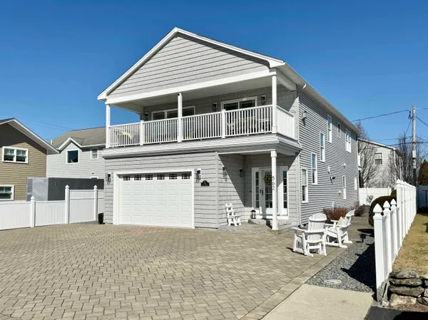 $1,895,000 | 562 Nashua Street, Seabrook, NH 03874