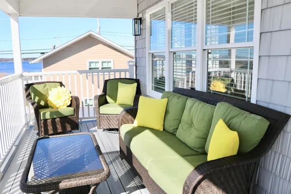 $1,895,000 | 562 Nashua Street, Seabrook, NH 03874