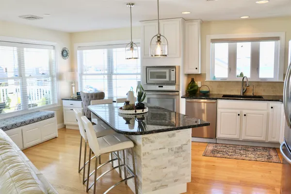 $1,895,000 | 562 Nashua Street, Seabrook, NH 03874