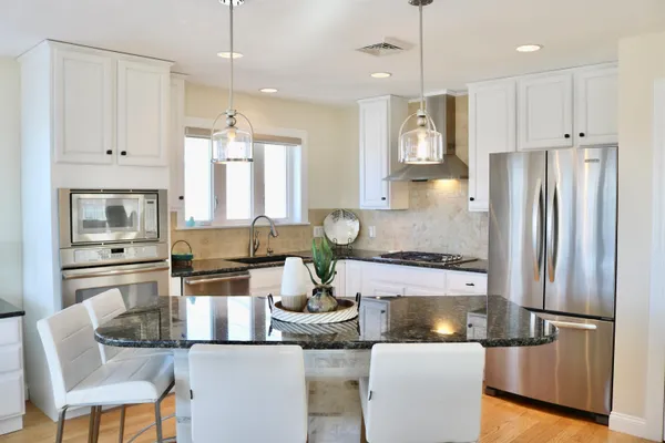 $1,895,000 | 562 Nashua Street, Seabrook, NH 03874