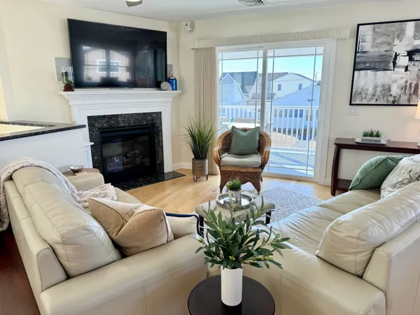 $1,895,000 | 562 Nashua Street, Seabrook, NH 03874