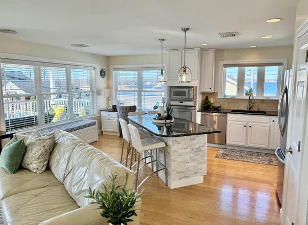 $1,895,000 | 562 Nashua Street, Seabrook, NH 03874