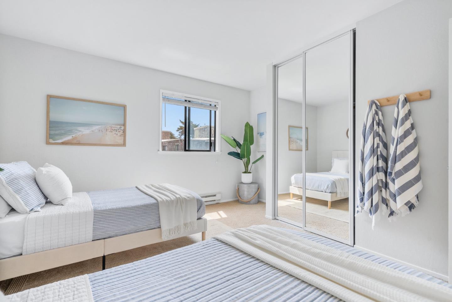 101 Shell Road, Unit 271 Watsonville, CA 95076 - Photo 28 of 43 a living room with furniture and a painting on the wall