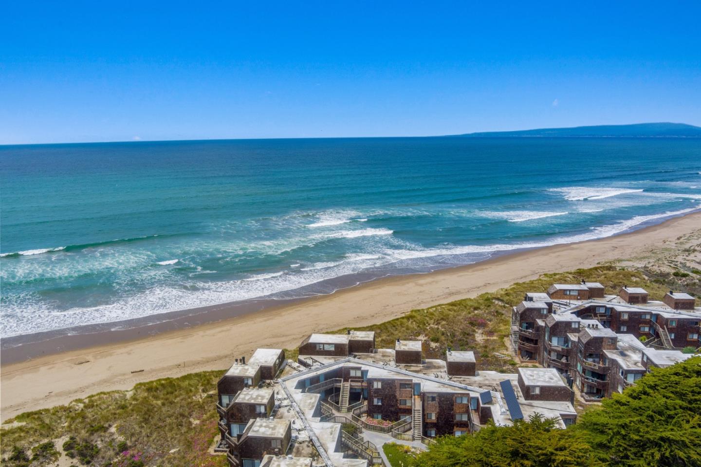 101 Shell Road, Unit 271 Watsonville, CA 95076 - Photo 41 of 43 a view of an ocean and beach
