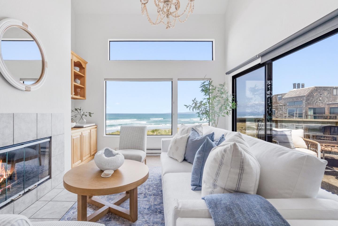 101 Shell Road, Unit 271 Watsonville, CA 95076 - Photo 8 of 43 a living room with furniture and a large window