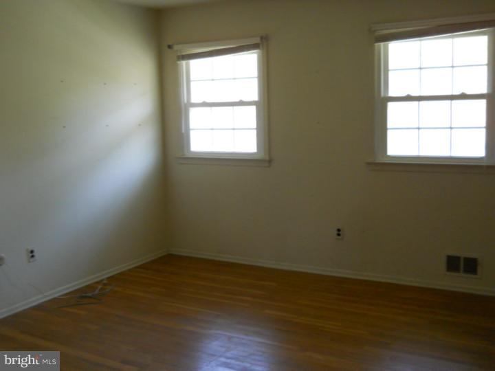 9 Yeger Road West Windsor, NJ 08550 - Photo 5 of 8 Gallery Image 5