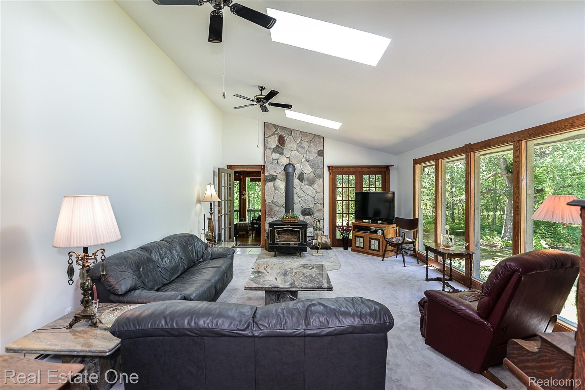 11414 Dunham Road Hartland, MI 48353 - Photo 14 of 49 Living Room