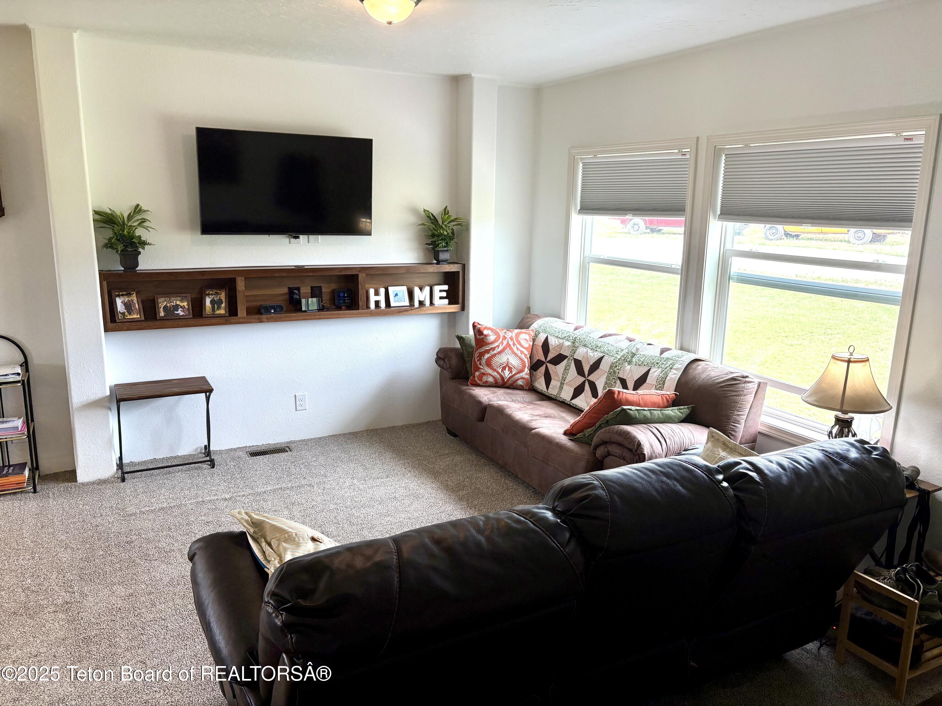 36 Ruckus Road Freedom, WY 83120 - Photo 15 of 56 Living Room