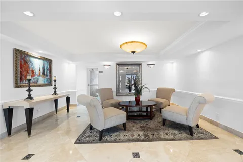 $835,000 | 511 Bayshore Drive, Unit 501, Fort Lauderdale, FL 33304