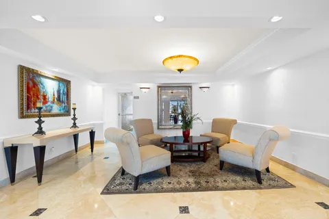 $835,000 | 511 Bayshore Drive, Unit 501, Fort Lauderdale, FL 33304