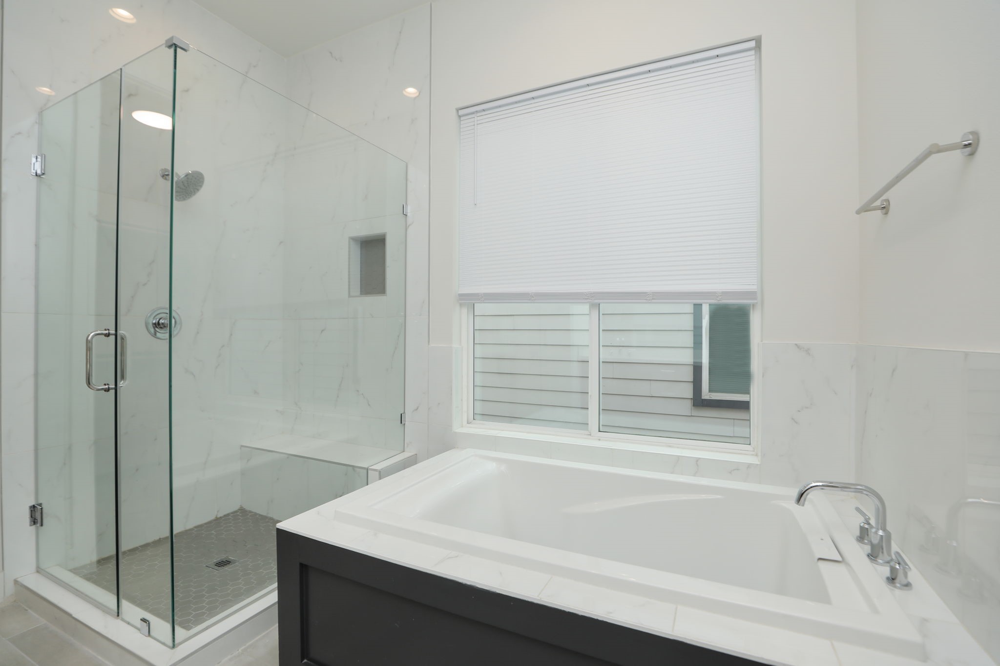 1537 West 24th Street, Unit C Houston, TX 77008 - Photo 29 of 34 a bathroom with a bathtub and a shower