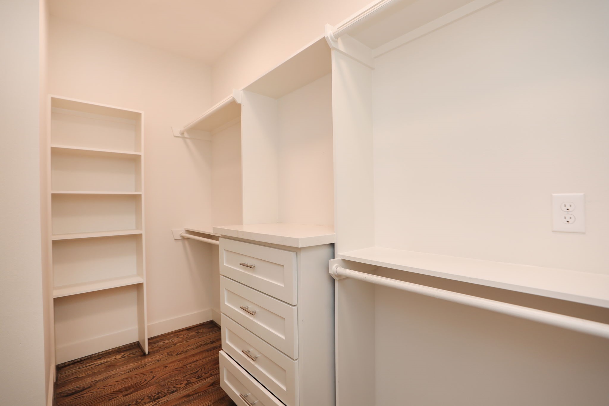 1537 West 24th Street, Unit C Houston, TX 77008 - Photo 30 of 34 a view of walk in closet with empty racks
