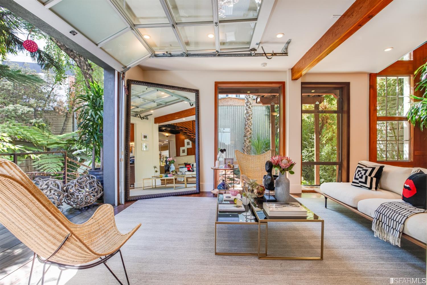 275 Shipley San Francisco, CA 94103 - Photo 11 of 95 a living room with patio furniture and a potted plant