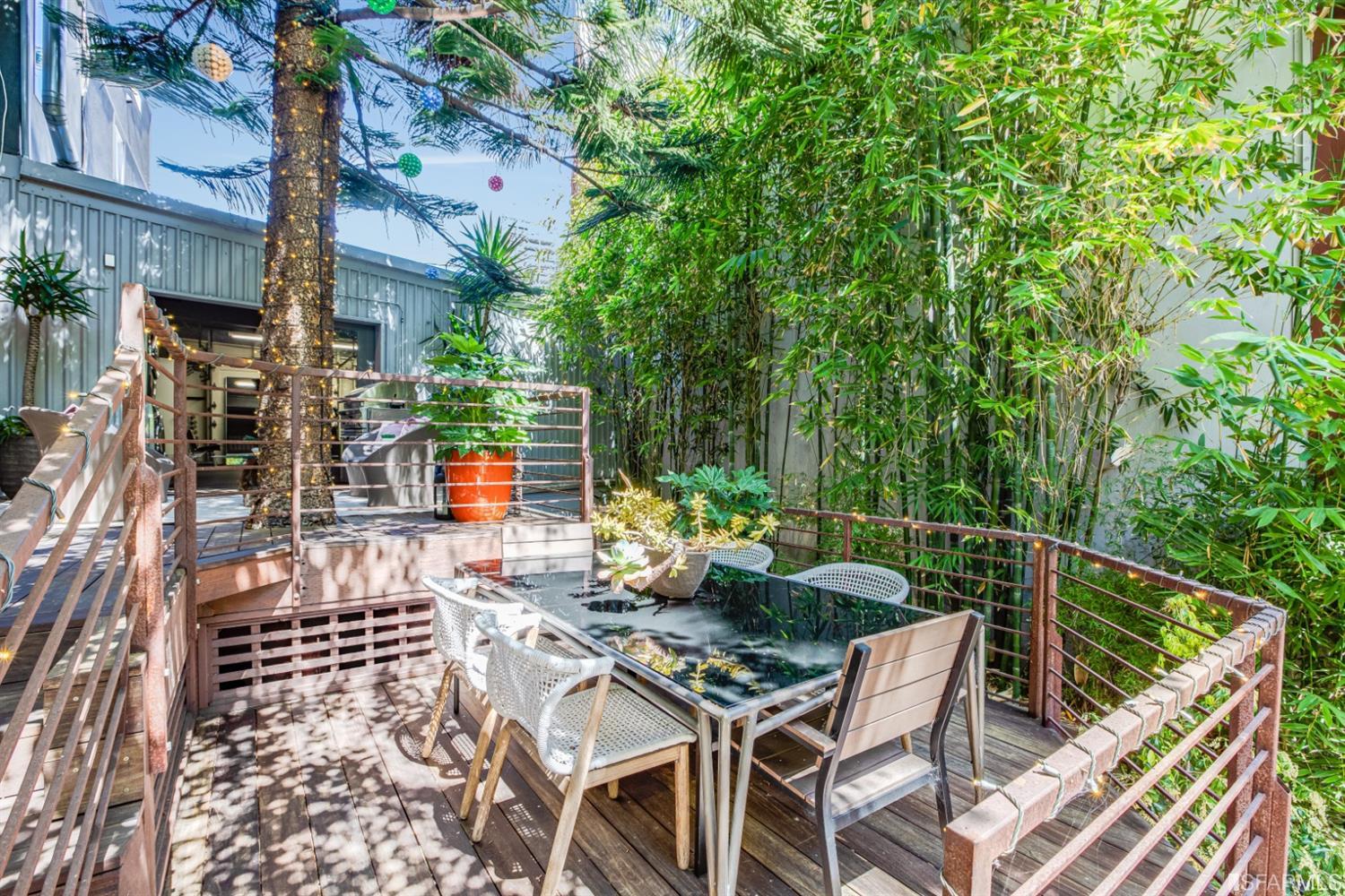 275 Shipley San Francisco, CA 94103 - Photo 18 of 95 a backyard of a house with table and chairs