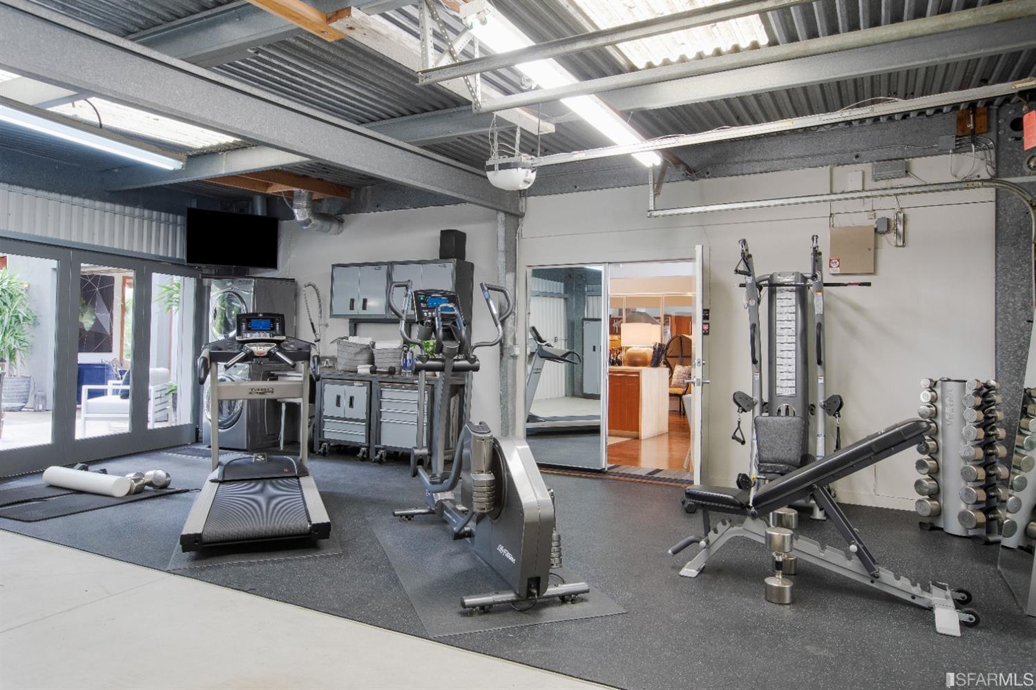 275 Shipley San Francisco, CA 94103 - Photo 73 of 95 a room with gym equipment
