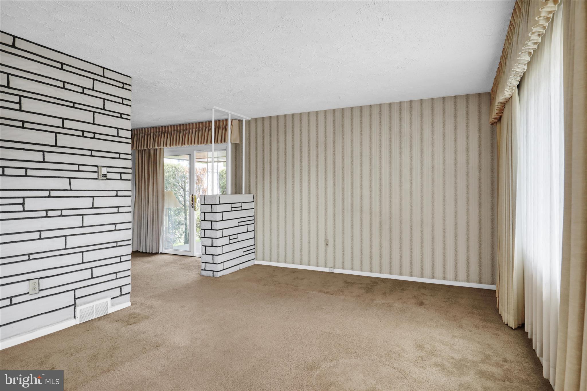 1901 County Street Reading, PA 19605 - Photo 9 of 25 Feature wall