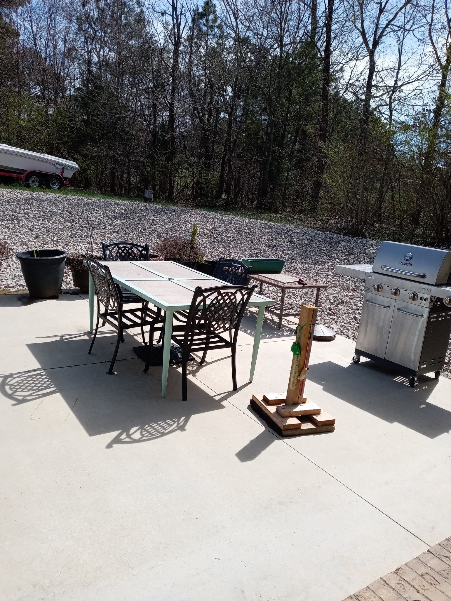 652 Timber Ridge Drive Lexington, TN 38351 - Photo 15 of 28 a view of a patio with table and chairs