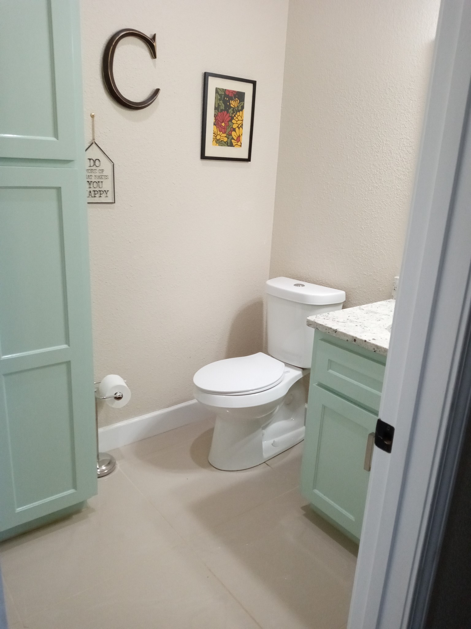 652 Timber Ridge Drive Lexington, TN 38351 - Photo 6 of 28 a bathroom with a toilet and a shower
