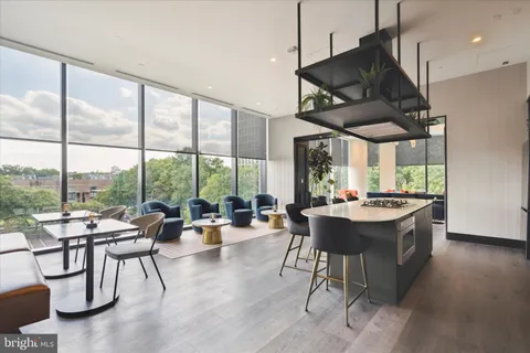 $1,940 | 1-5 Dock Street, Unit 1707, Philadelphia, PA 19106