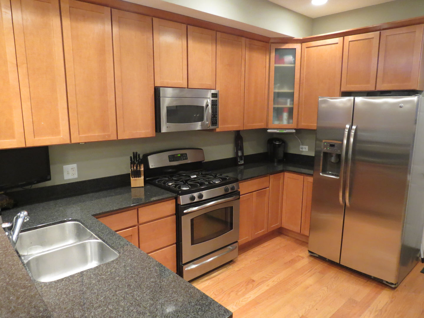 3054 West Addison Street, Unit 1 Chicago, IL 60618 - Photo 4 of 21
