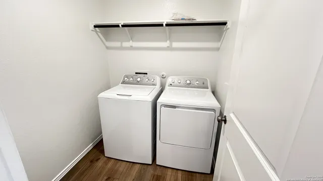 $2,100 | 612 Waterway Avenue, Hutto, TX 78634