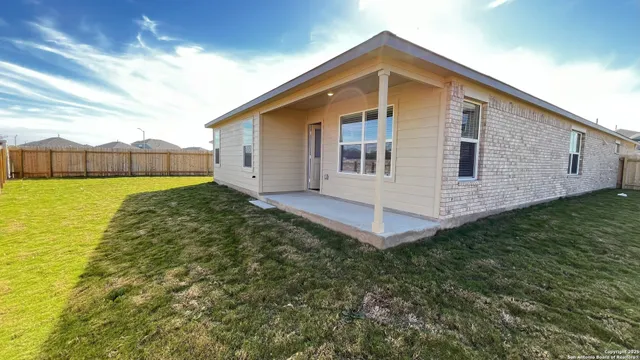 $2,100 | 612 Waterway Avenue, Hutto, TX 78634