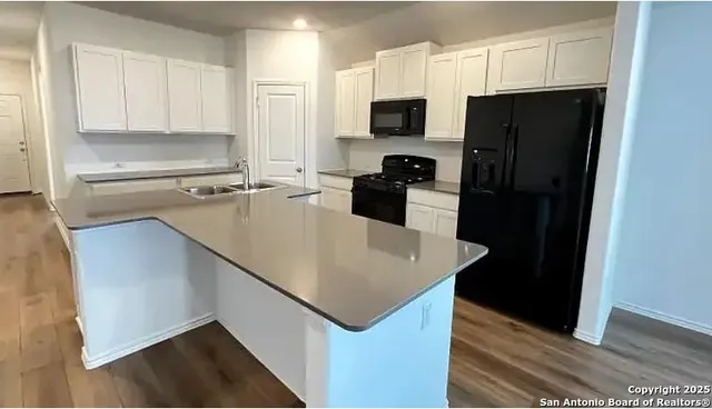 $2,100 | 612 Waterway Avenue, Hutto, TX 78634