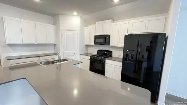 $2,100 | 612 Waterway Avenue, Hutto, TX 78634