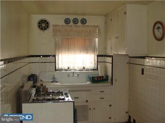 329 Wiltshire Road Upper Darby, PA 19082 - Photo 7 of 12 Kitchen