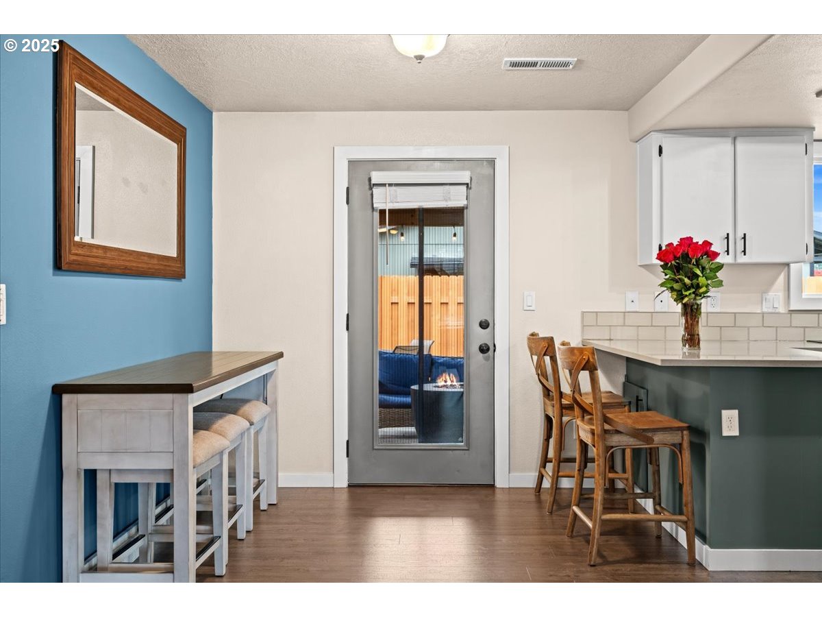 2788 South Beech Street Cornelius, OR 97113 - Photo 12 of 40 a dining room with furniture and window