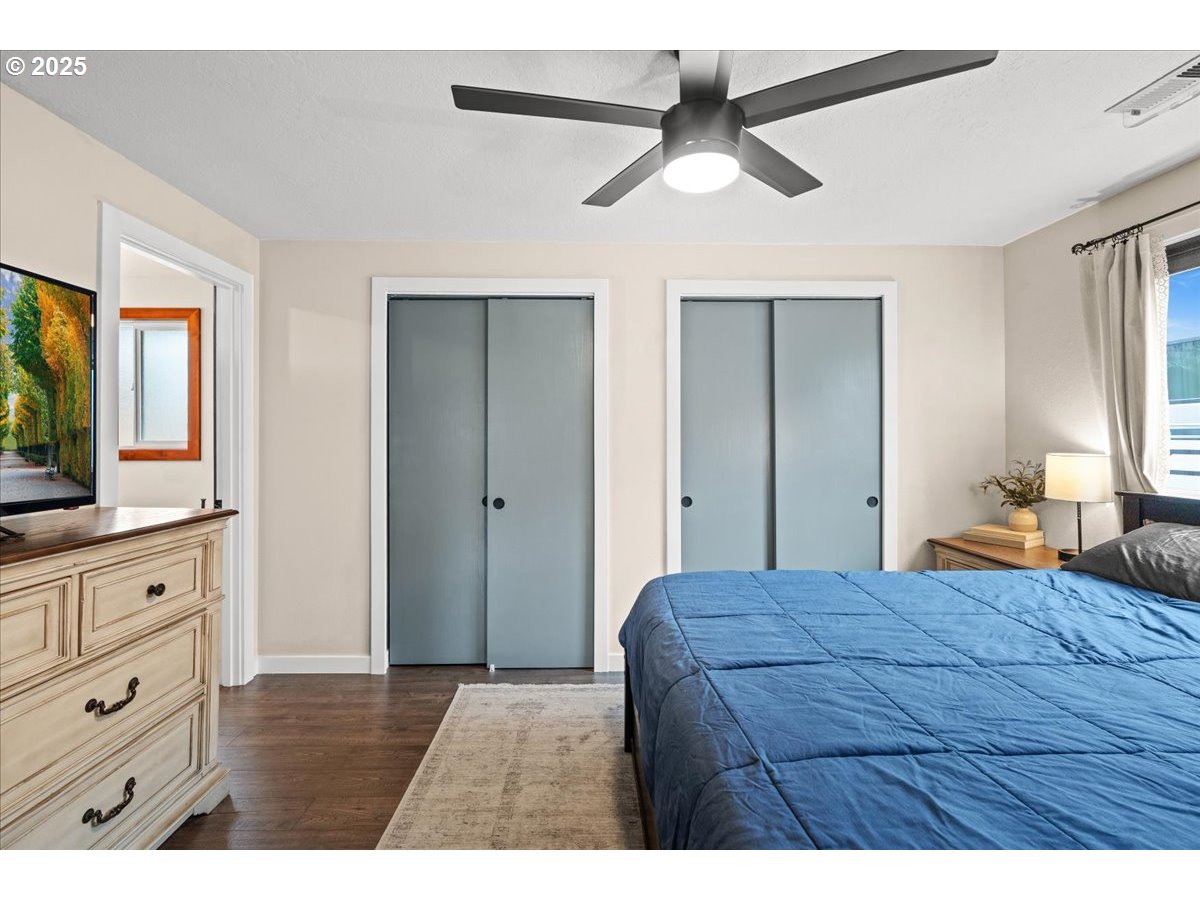 2788 South Beech Street Cornelius, OR 97113 - Photo 21 of 40 a bedroom with a bed and a dresser