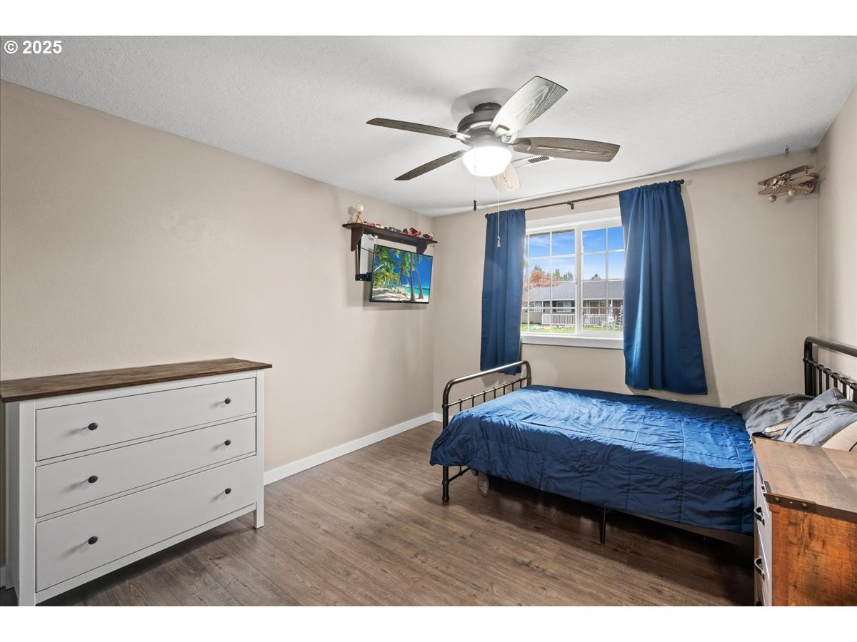 2788 South Beech Street Cornelius, OR 97113 - Photo 24 of 40 a bedroom with a bed and a dresser