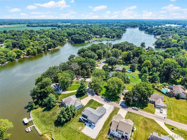 $485,000 | 1366 Biscay Drive, Edwardsville, IL 62025