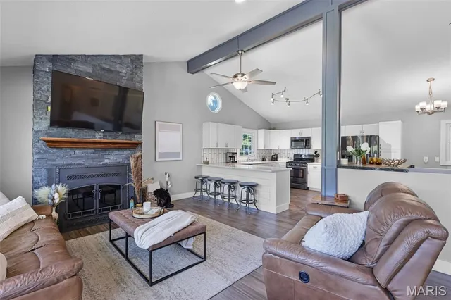 $485,000 | 1366 Biscay Drive, Edwardsville, IL 62025