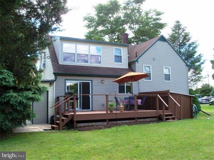 2445 County Line Road Telford, PA 18969 - Photo 3 of 11 Exterior Back