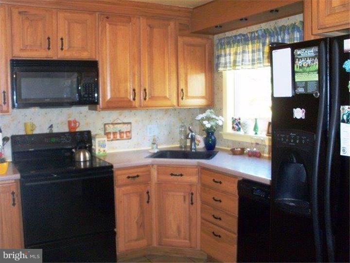 2445 County Line Road Telford, PA 18969 - Photo 5 of 11 Kitchen