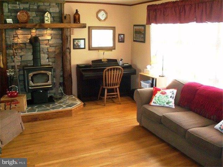 2445 County Line Road Telford, PA 18969 - Photo 8 of 11