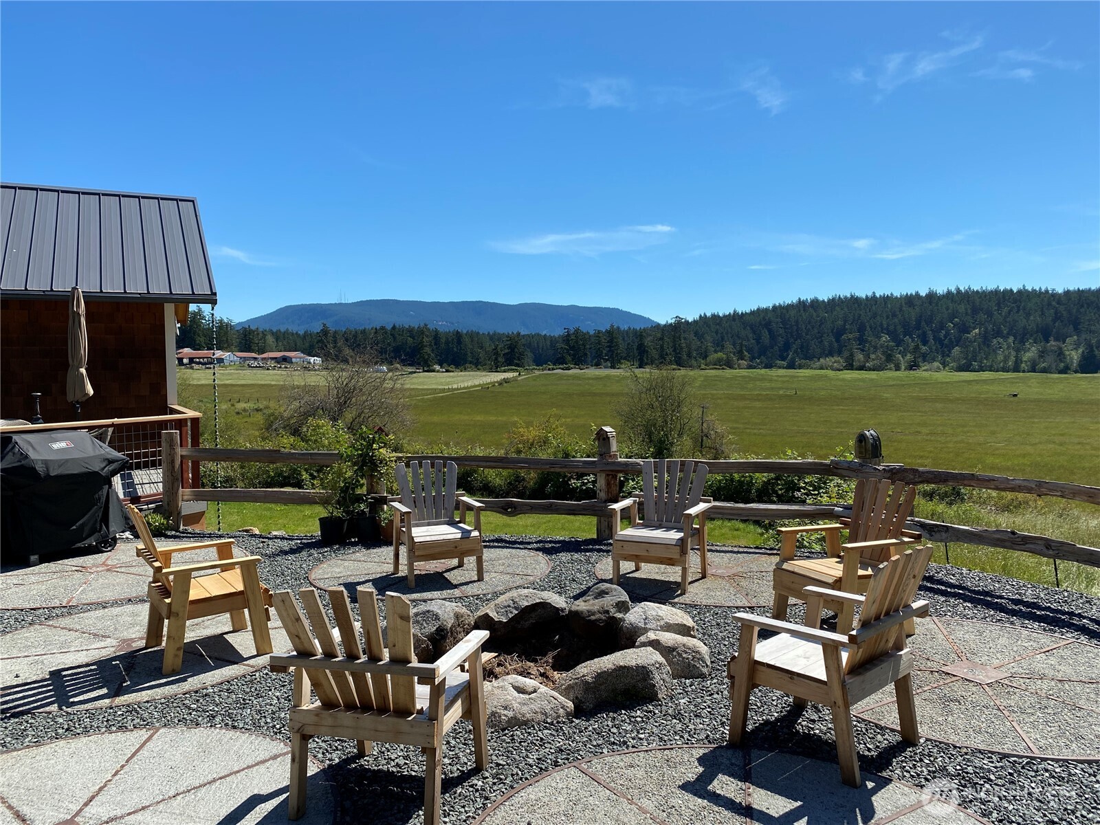 a view of a terrace with sitting area