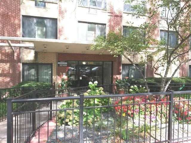 $1,405 | 540 West Roscoe Street, Unit 489, Chicago, IL 60657
