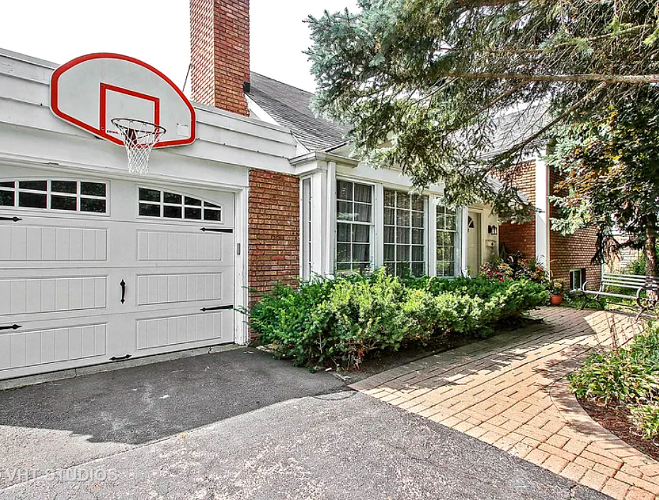 3207 Illinois Road Wilmette, IL 60091 - Photo 1 of 13