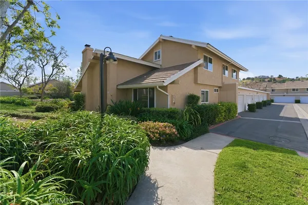 $875,000 | 5810-34 Vía Romero, Yorba Linda, CA 92887