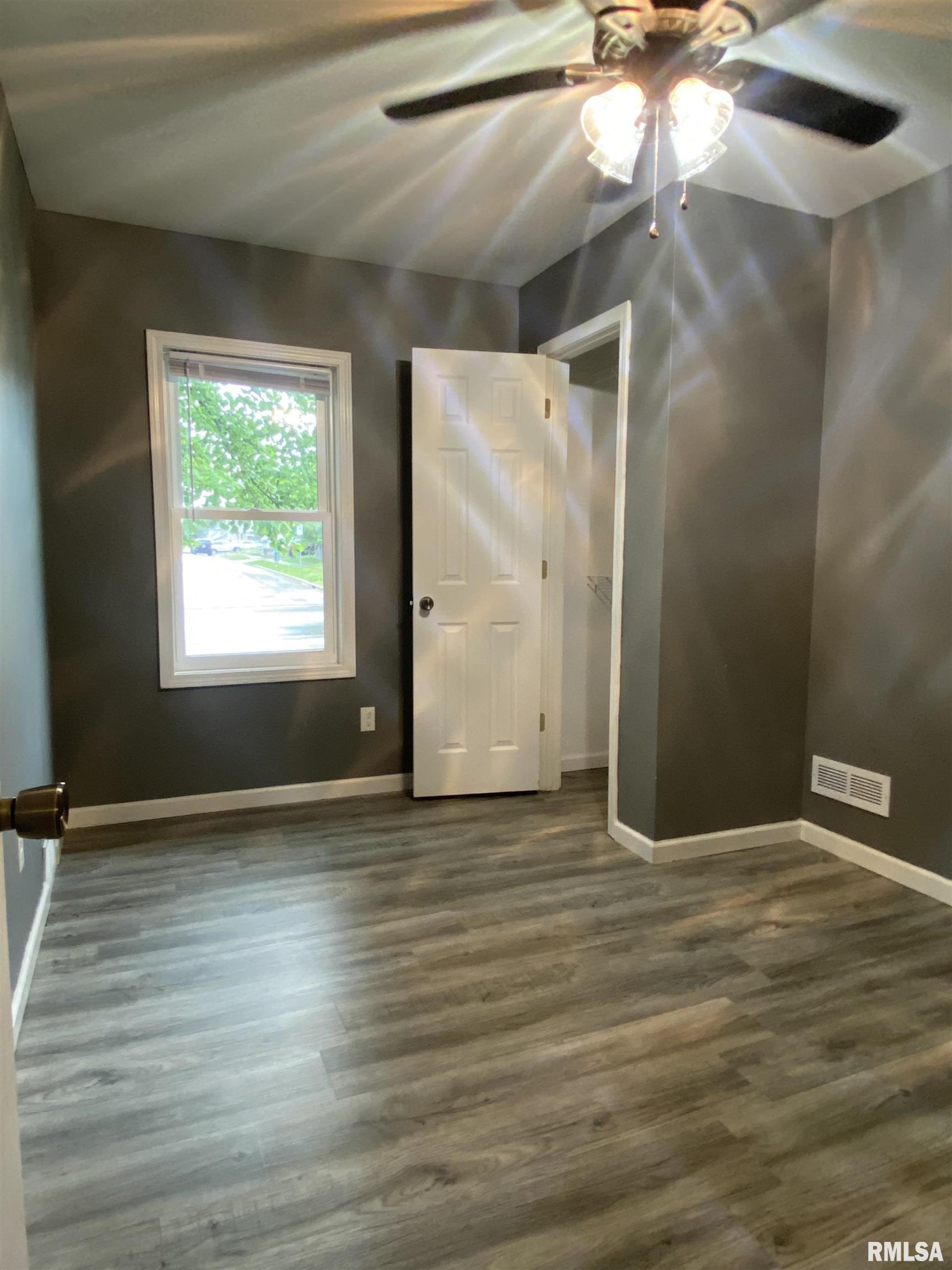 2240 North Sheridan Road Peoria, IL 61604 - Photo 16 of 33